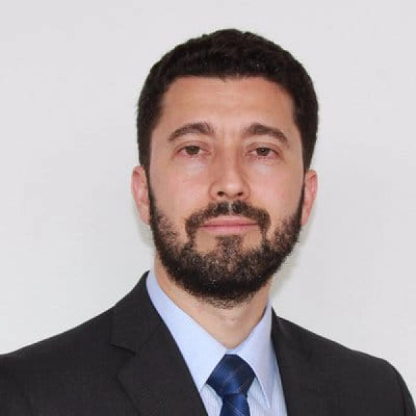 Dr. VICTOR MAURICIO HERRERA GALINDO
